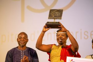 Lire la suite à propos de l’article Voici la meilleure jeune entrepreneure du Burkina Faso en 2022 : Kaboré Rihanatou promotrice de ZIKFLORE